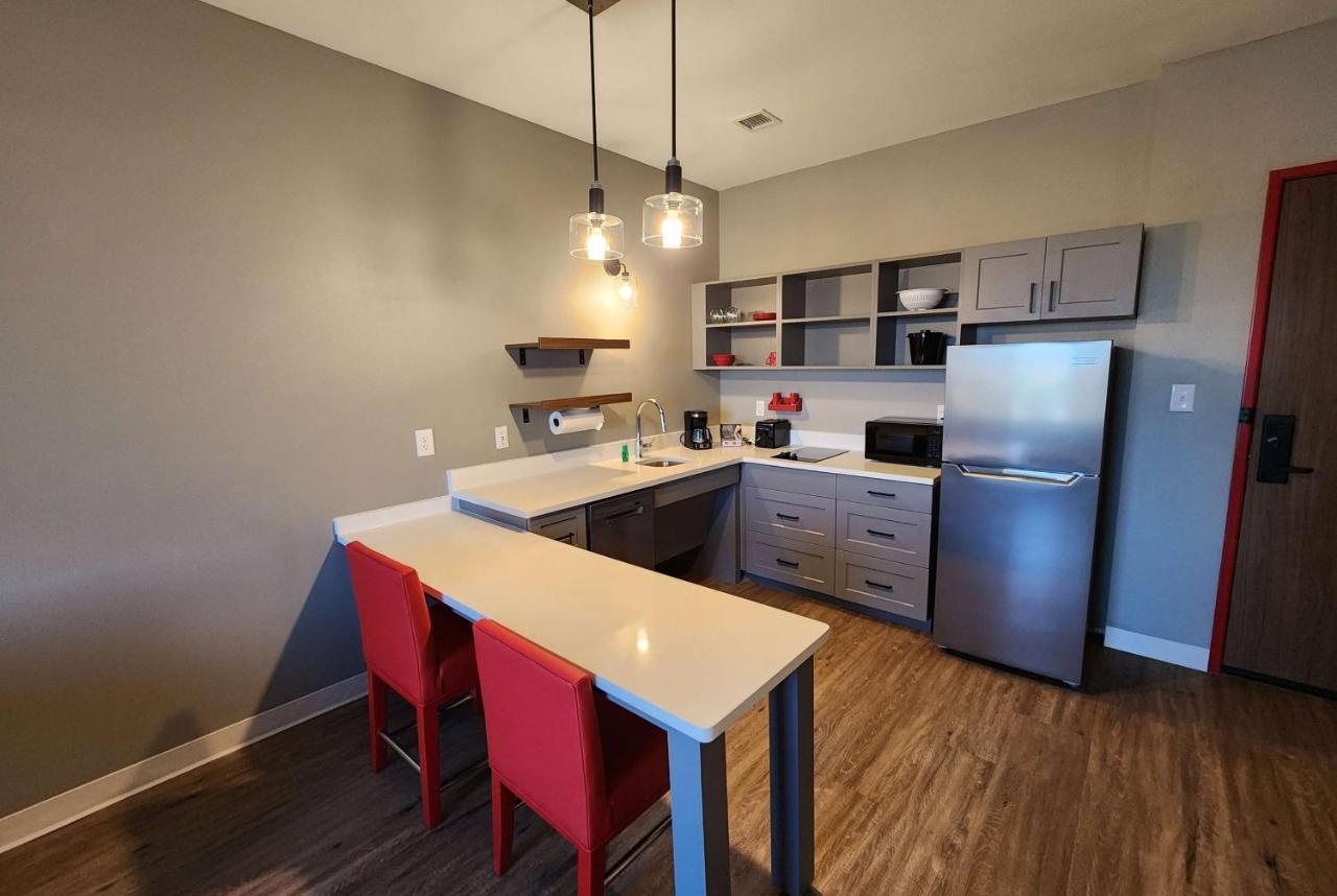 Hawthorn Suites By Wyndham Del Rio Bagian luar foto